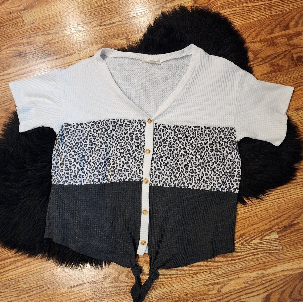 Animal Print Women's V Neck Button-up Waffle Knit Top Size 2X
